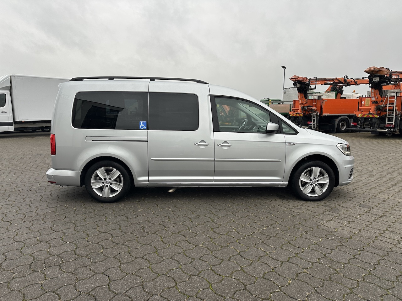 VW Caddy Maxi Paravan Umbau Rollstuhl Heckeinstieg - Бус с двойна кабина: снимка 5 VW Caddy Maxi Paravan Umbau Rollstuhl Heckeinstieg - Бус с двойна кабина: снимка 5
