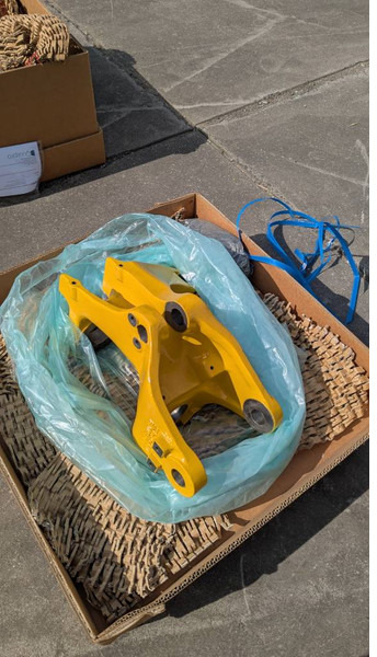 Komatsu PC26MR-3 BRACKET 22K-70-21411 - Рама/ Шаси за Строителна техника: снимка 1 Komatsu PC26MR-3 BRACKET 22K-70-21411 - Рама/ Шаси за Строителна техника: снимка 1