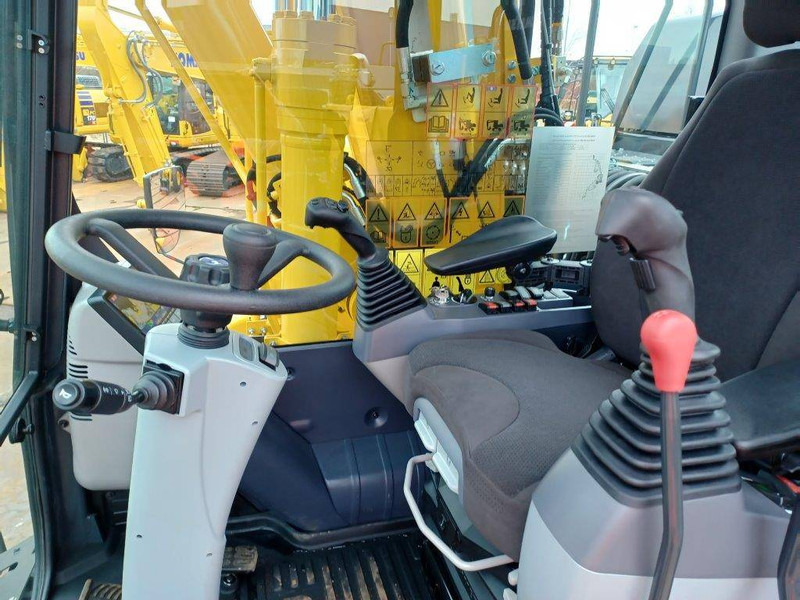 Komatsu PW180-11E0 - Колесен багер: снимка 4 Komatsu PW180-11E0 - Колесен багер: снимка 4