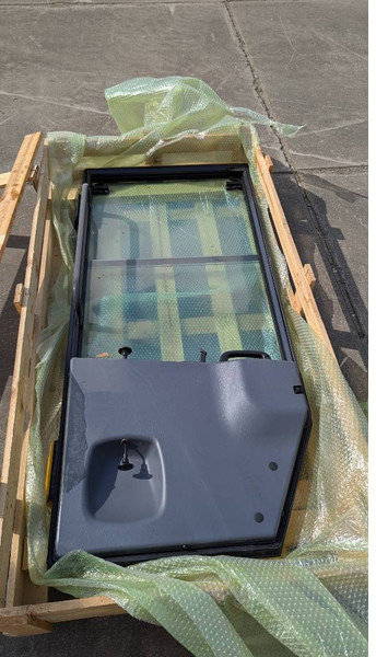 Komatsu WA100-5 DOOR ASSY 417-926-3106 - Кабина и интериор за Строителна техника: снимка 1 Komatsu WA100-5 DOOR ASSY 417-926-3106 - Кабина и интериор за Строителна техника: снимка 1