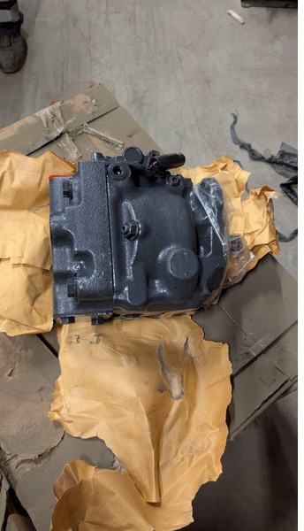 Komatsu WA380-6 or W430-6 hydraulic pump 708-1W-41570 - Хидравлика за Строителна техника: снимка 2 Komatsu WA380-6 or W430-6 hydraulic pump 708-1W-41570 - Хидравлика за Строителна техника: снимка 2