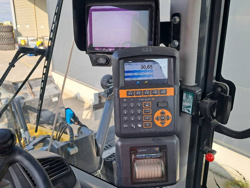 Колесен товарач Komatsu WA380-8E0: снимка 20