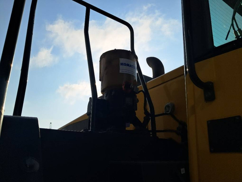 Колесен товарач Komatsu WA380-8E0: снимка 12