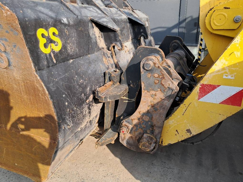 Колесен товарач Komatsu WA380-8E0: снимка 15