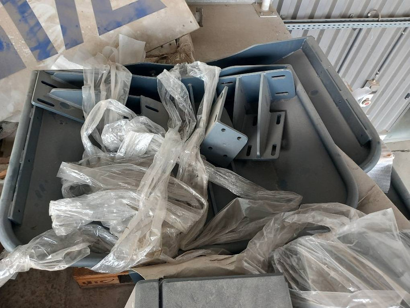 Komatsu PW158-11 MUDGUARDS - Прикачен инвентар за Строителна техника: снимка 3 Komatsu PW158-11 MUDGUARDS - Прикачен инвентар за Строителна техника: снимка 3