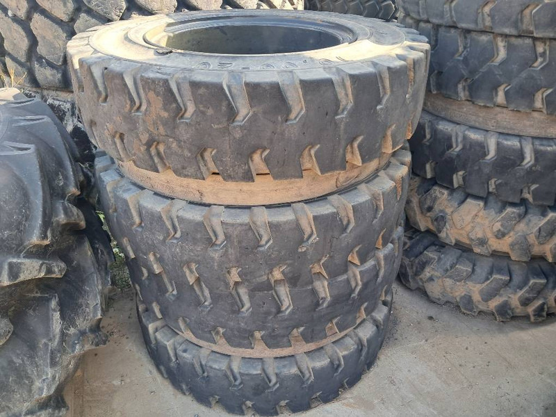 Trelleborg Excavator 10.00-20 SOLID (8 tyres) - Гуми и джанти за Строителна техника: снимка 1 Trelleborg Excavator 10.00-20 SOLID (8 tyres) - Гуми и джанти за Строителна техника: снимка 1