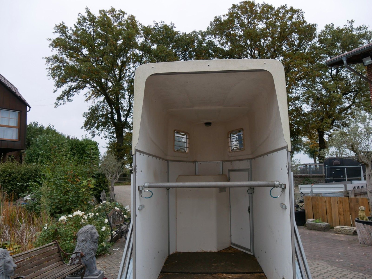 Blomert 1,5 Pferde Holz Poly - За превоз на животни ремарке: снимка 4 Blomert 1,5 Pferde Holz Poly - За превоз на животни ремарке: снимка 4