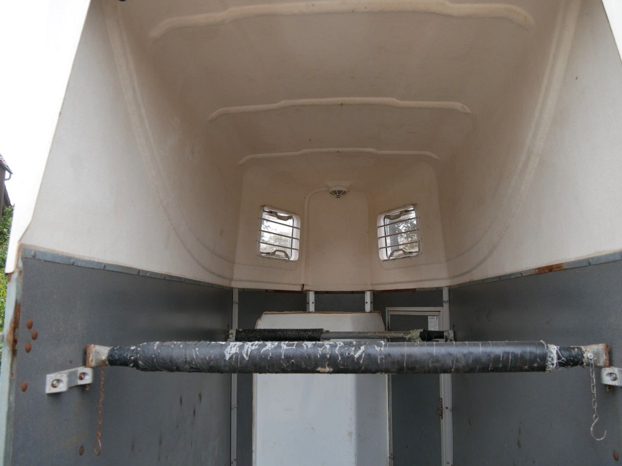 Blomert 1,5 Pferde mit Sattelkammer - За превоз на животни ремарке: снимка 5 Blomert 1,5 Pferde mit Sattelkammer - За превоз на животни ремарке: снимка 5