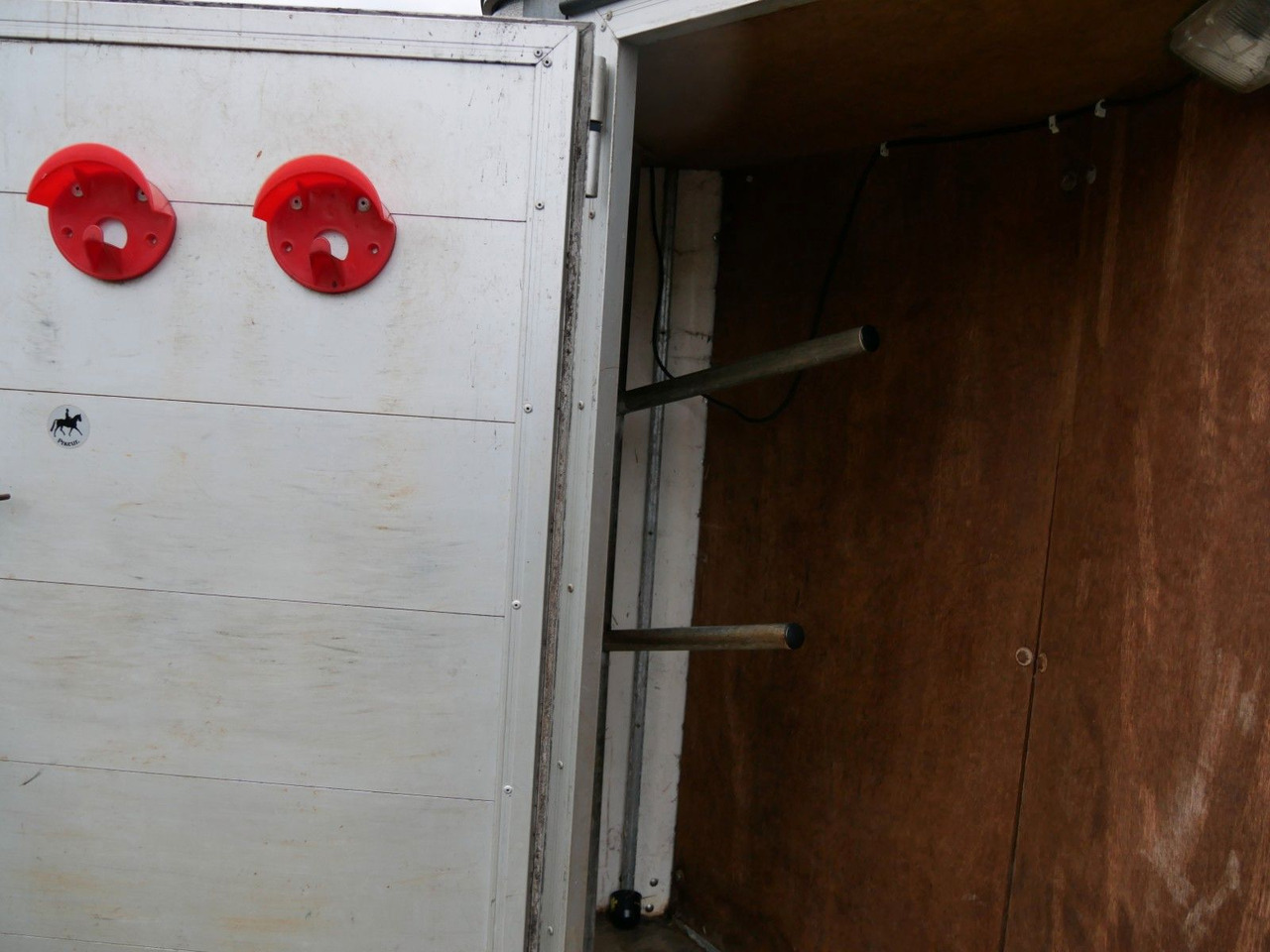 Böckmann Alu 2 Pferde mit Sattelkammer - За превоз на животни ремарке: снимка 3 Böckmann Alu 2 Pferde mit Sattelkammer - За превоз на животни ремарке: снимка 3