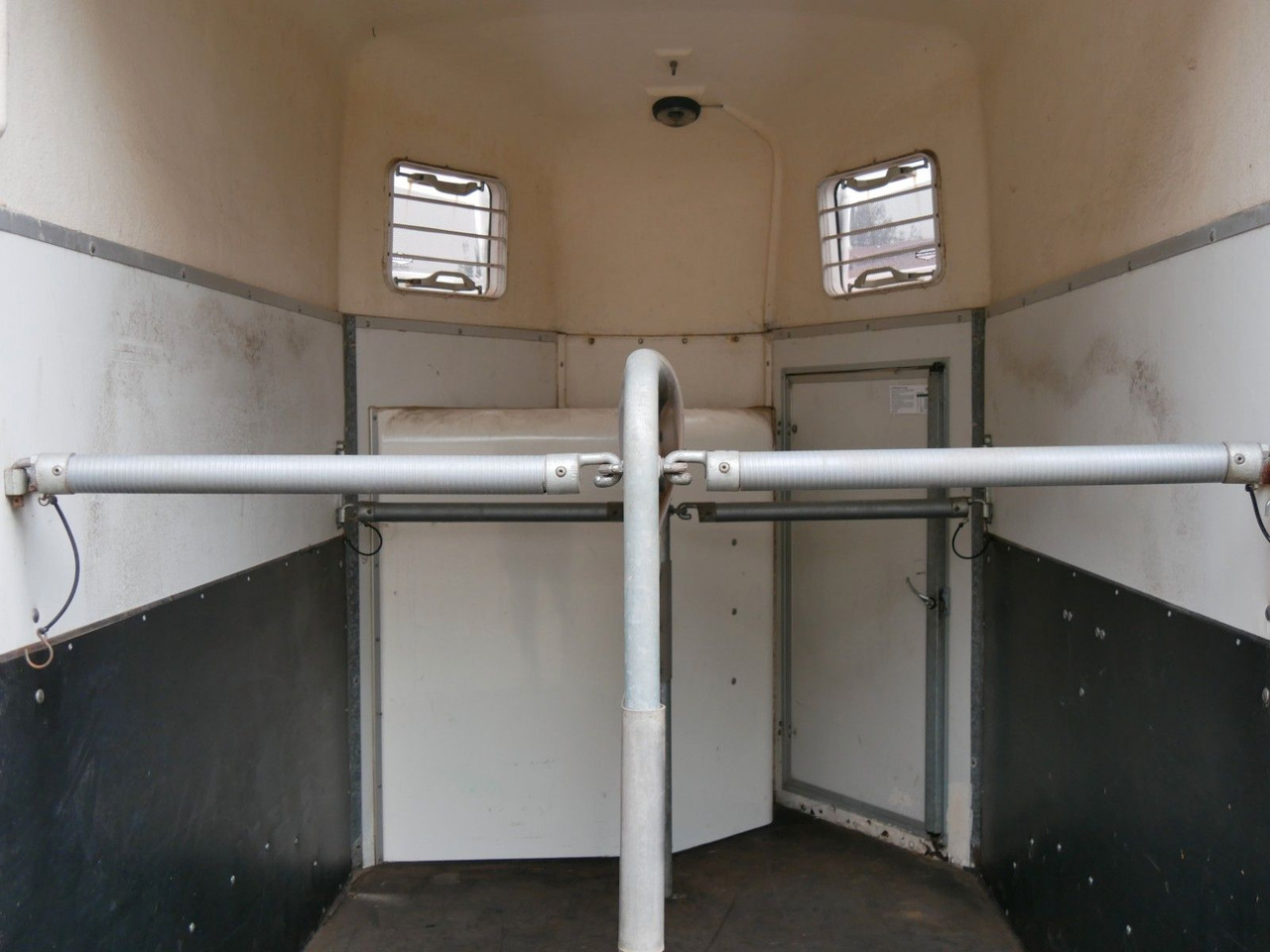 Böckmann Duo mit Sattelkammer - За превоз на животни ремарке: снимка 4 Böckmann Duo mit Sattelkammer - За превоз на животни ремарке: снимка 4