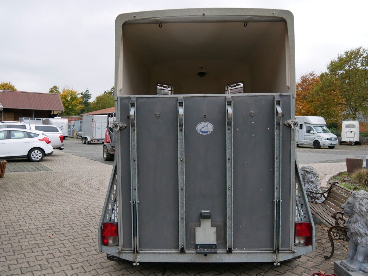 Böckmann Duo mit Sattelkammer - За превоз на животни ремарке: снимка 3 Böckmann Duo mit Sattelkammer - За превоз на животни ремарке: снимка 3