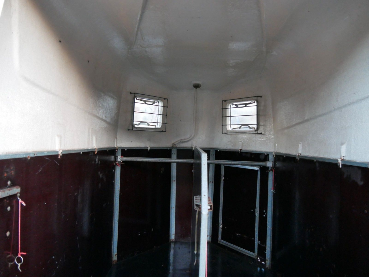 Holz Poly 2 Pferde - За превоз на животни ремарке: снимка 4 Holz Poly 2 Pferde - За превоз на животни ремарке: снимка 4