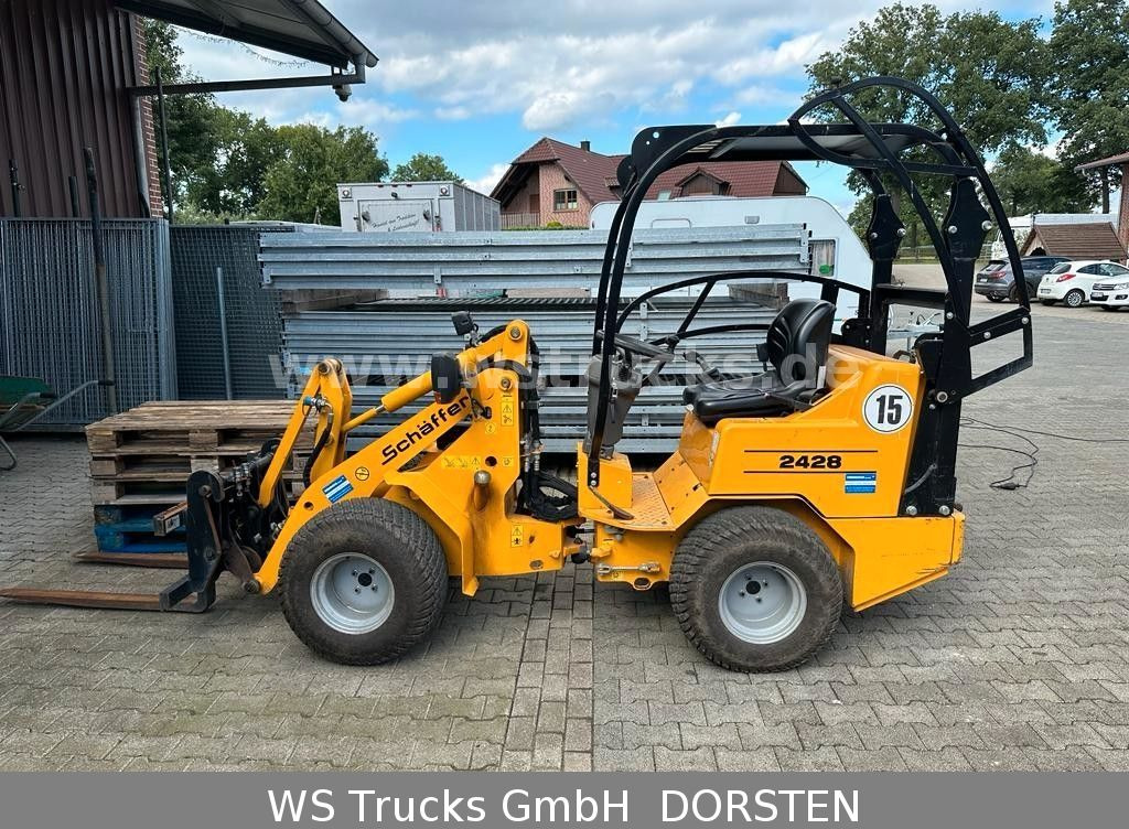 Schäffer 2428 SLT Fahrerschutzkabine , Gabel , Schaufel - Компактен товарач: снимка 3 Schäffer 2428 SLT Fahrerschutzkabine , Gabel , Schaufel - Компактен товарач: снимка 3