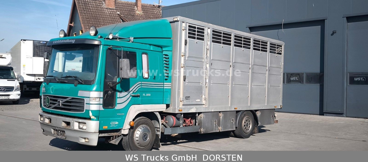 Volvo FL 220 Einstock Großvieh - За превоз на животни камион: снимка 1 Volvo FL 220 Einstock Großvieh - За превоз на животни камион: снимка 1