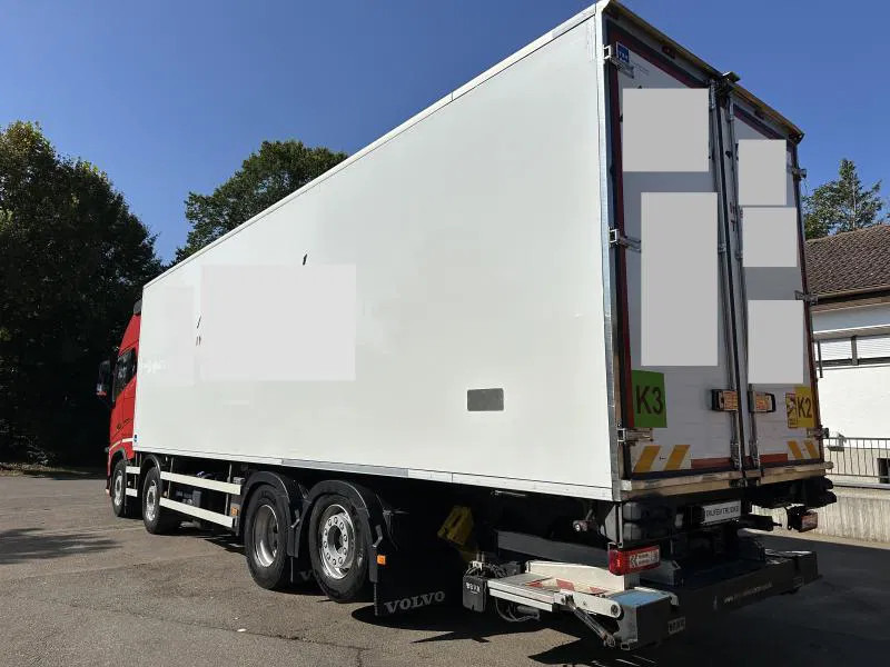 Volvo FH 16.550 XL 8x2 Tief Kühlkoffer ThermoKing LBW - Камион: снимка 3 Volvo FH 16.550 XL 8x2 Tief Kühlkoffer ThermoKing LBW - Камион: снимка 3