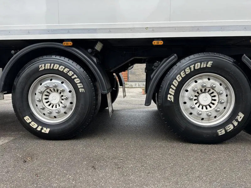 Рефрижератор полуремарке Krone Cool Liner 2 - Achs CITYSATTEL*Lenkachse*Carrier 1300*TÜV NEU!!: снимка 13 Рефрижератор полуремарке Krone Cool Liner 2 - Achs CITYSATTEL*Lenkachse*Carrier 1300*TÜV NEU!!: снимка 13
