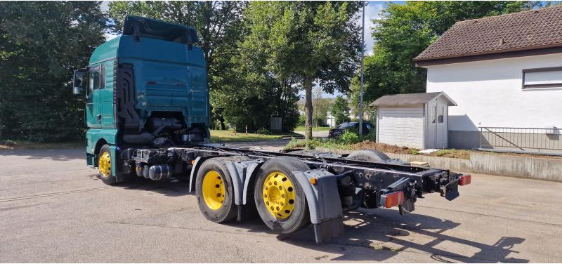 MAN TGX 26.440 FLL 6x2 Fahrgestell Intarder E6 - Шаси кабина: снимка 3 MAN TGX 26.440 FLL 6x2 Fahrgestell Intarder E6 - Шаси кабина: снимка 3