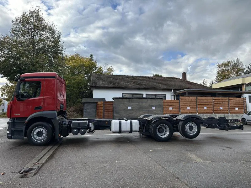 Mercedes-Benz 2532 LL 6x2 LANGES Fahrgestell Intarder Lenkachse 2532 LL 6x2 LANGES Fahrgestell Intarder Lenkachse 2532 LL 6x2 LANGES Fahrgeste - Шаси кабина: снимка 2 Mercedes-Benz 2532 LL 6x2 LANGES Fahrgestell Intarder Lenkachse 2532 LL 6x2 LANGES Fahrgestell Intarder Lenkachse 2532 LL 6x2 LANGES Fahrgeste - Шаси кабина: снимка 2