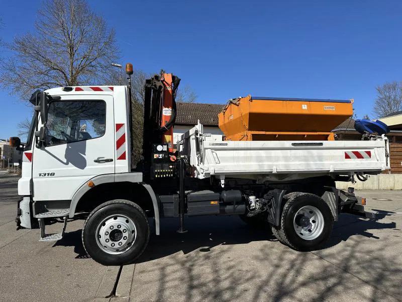 Mercedes-Benz Atego 1318 5 x AK Allrad Kran Palfinger 7001 - Самосвал камион, Камион с кран: снимка 1 Mercedes-Benz Atego 1318 5 x AK Allrad Kran Palfinger 7001 - Самосвал камион, Камион с кран: снимка 1