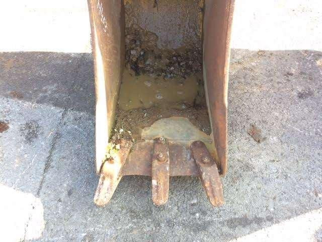 CATERPILLAR 430mm - type tractopelle - Кофа за багер: снимка 2 CATERPILLAR 430mm - type tractopelle - Кофа за багер: снимка 2