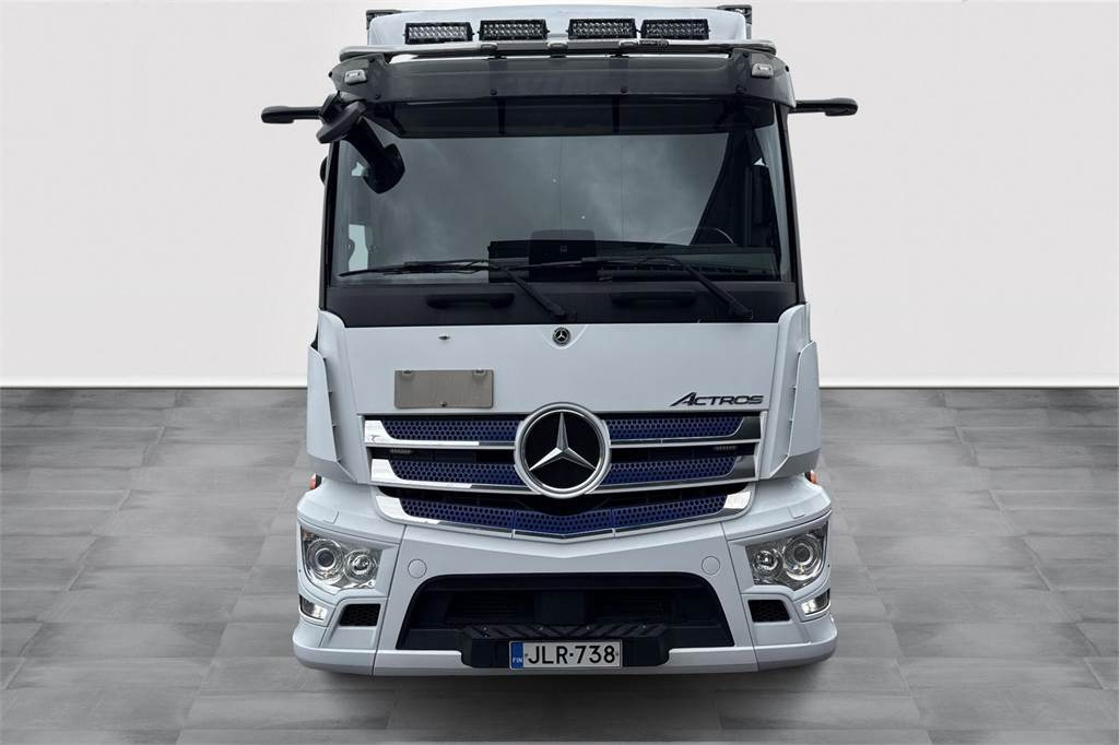Mercedes-Benz ACTROS 1832 - Камион фургон: снимка 2 Mercedes-Benz ACTROS 1832 - Камион фургон: снимка 2