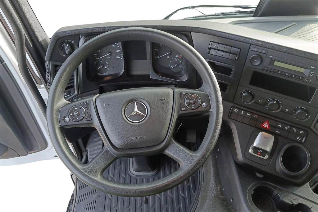 Interior photo 2: Изотермичен камион Mercedes-Benz ACTROS 5 SM 1827 L KSA