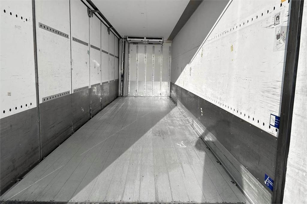 Изотермичен камион Mercedes-Benz ACTROS 5L 2546 L6x2 / FRC 02/2028: снимка 8