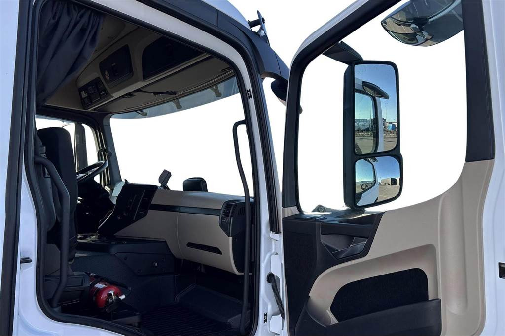 Изотермичен камион Mercedes-Benz ACTROS 5L 2546 L6x2 / FRC 02/2028: снимка 16