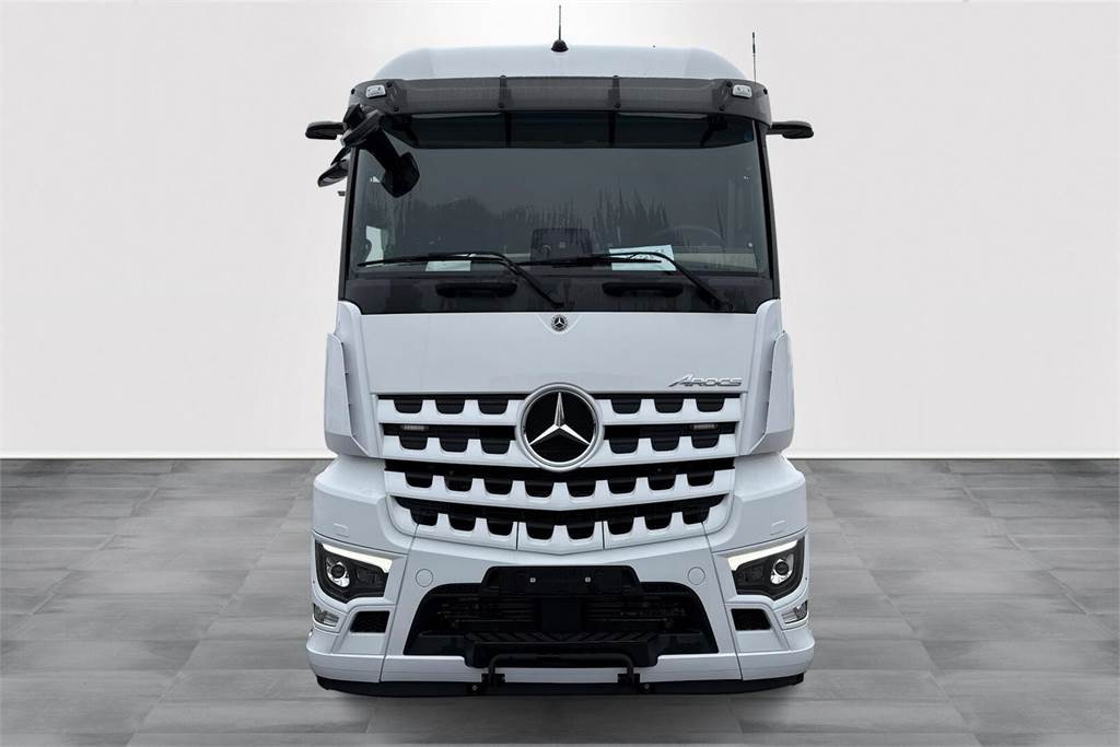 Mercedes-Benz AROCS 3253 8x4 Koukkuauto - Мултилифт с кука камион: снимка 2 Mercedes-Benz AROCS 3253 8x4 Koukkuauto - Мултилифт с кука камион: снимка 2