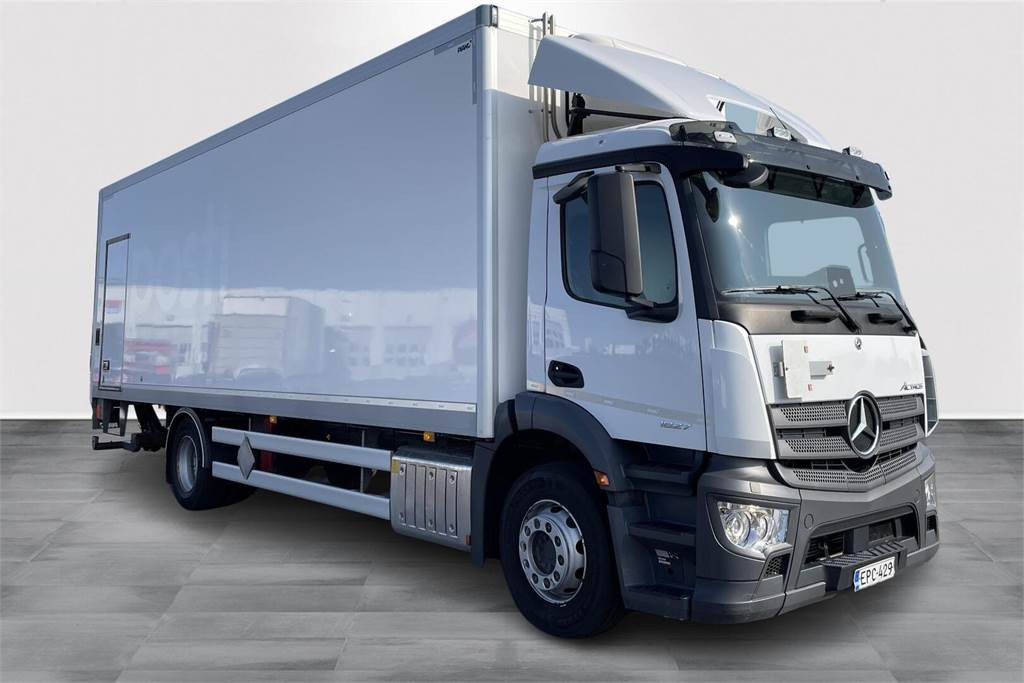 Mercedes-Benz Actros 1827 4x2 8,7m umpikori+PL nostin - Изотермичен камион: снимка 2 Mercedes-Benz Actros 1827 4x2 8,7m umpikori+PL nostin - Изотермичен камион: снимка 2