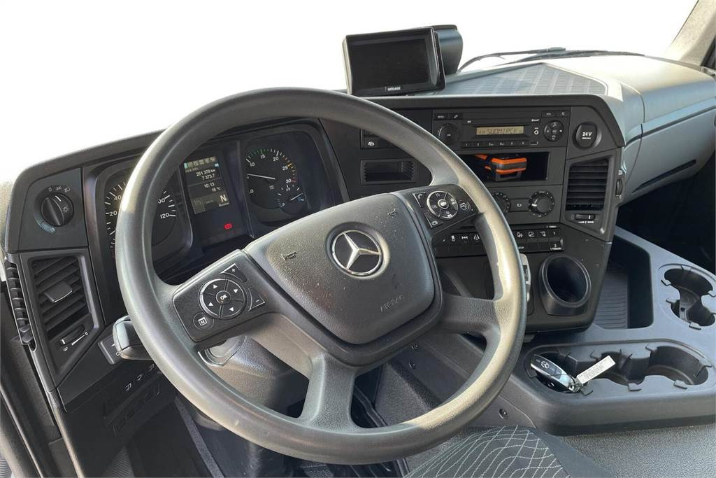 Изотермичен камион Mercedes-Benz Actros 1827 4x2 8,7m umpikori+PL nostin: снимка 9