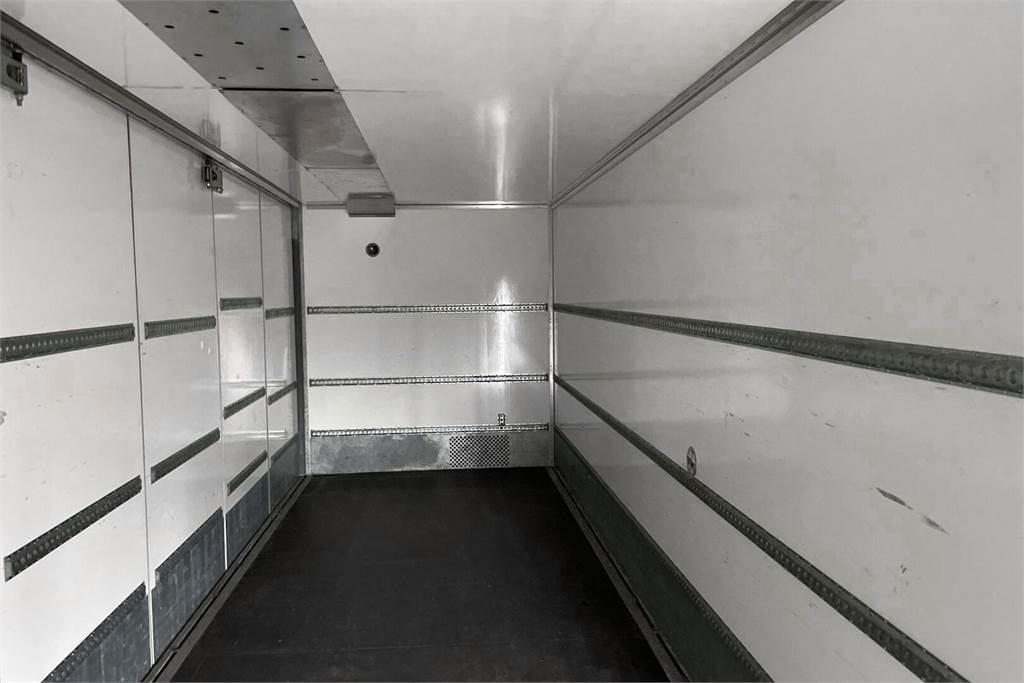 Mercedes-Benz Actros 1827 4x2 8,7m umpikori+PL nostin - Изотермичен камион: снимка 5 Mercedes-Benz Actros 1827 4x2 8,7m umpikori+PL nostin - Изотермичен камион: снимка 5
