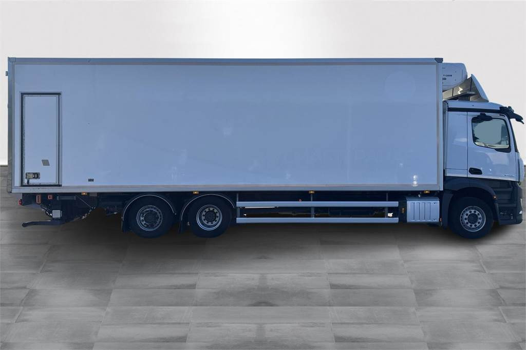 Mercedes-Benz Actros 2551 9.9m FRC 07/2027 - Изотермичен камион: снимка 5 Mercedes-Benz Actros 2551 9.9m FRC 07/2027 - Изотермичен камион: снимка 5