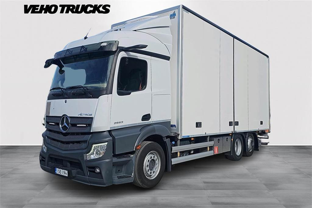 Mercedes-Benz Actros 2553L - Kokosivuaukeva - Камион фургон: снимка 1 Mercedes-Benz Actros 2553L - Kokosivuaukeva - Камион фургон: снимка 1