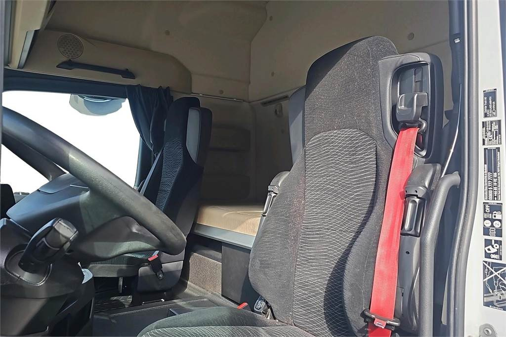 Interior photo 2: Камион фургон Mercedes-Benz Actros 2553L - Kokosivuaukeva