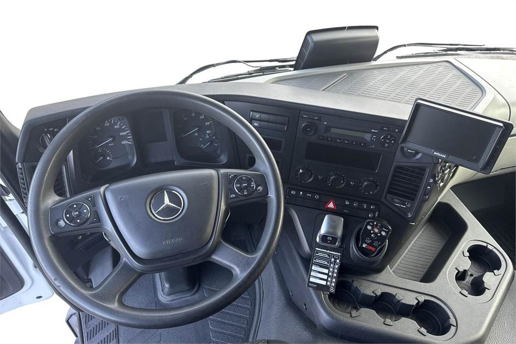 Interior photo 1: Камион фургон Mercedes-Benz Actros 5 1827L KSA + PL