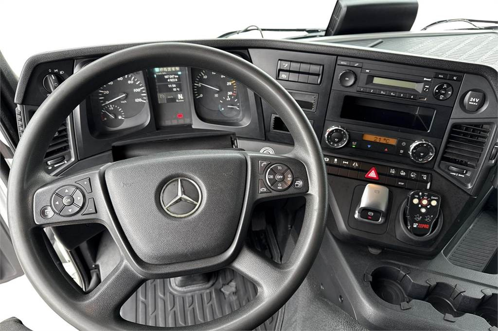 Изотермичен камион Mercedes-Benz Actros 5 1830L nR 4x2 FRC 10/2026: снимка 12
