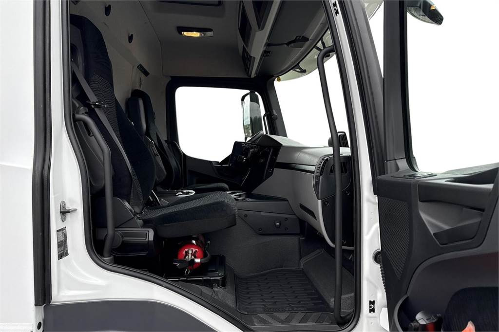 Изотермичен камион Mercedes-Benz Actros 5 1830L nR 4x2 FRC 10/2026: снимка 18