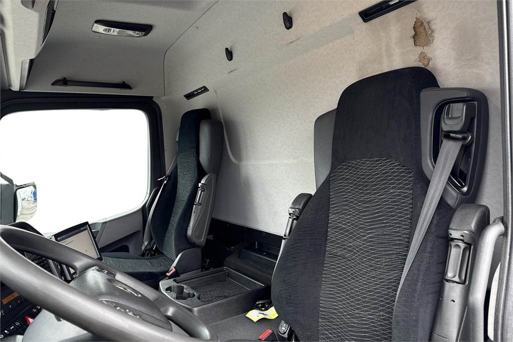 Изотермичен камион Mercedes-Benz Actros 5 1830L nR 4x2 FRC 10/2026: снимка 11
