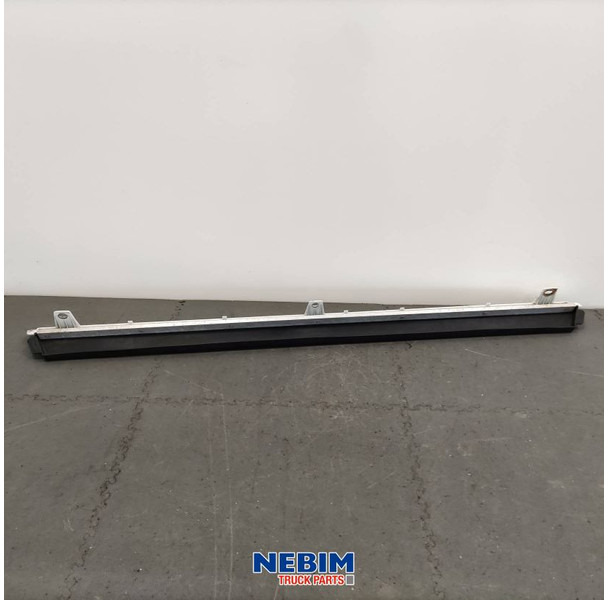 Volvo Volvo - 84173254 - Bumperspoiler midden - Резервни части за Камион: снимка 2 Volvo Volvo - 84173254 - Bumperspoiler midden - Резервни части за Камион: снимка 2