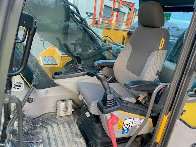 Верижен багер Volvo EC 250 E NL MIETE / RENTAL (12001054): снимка 20