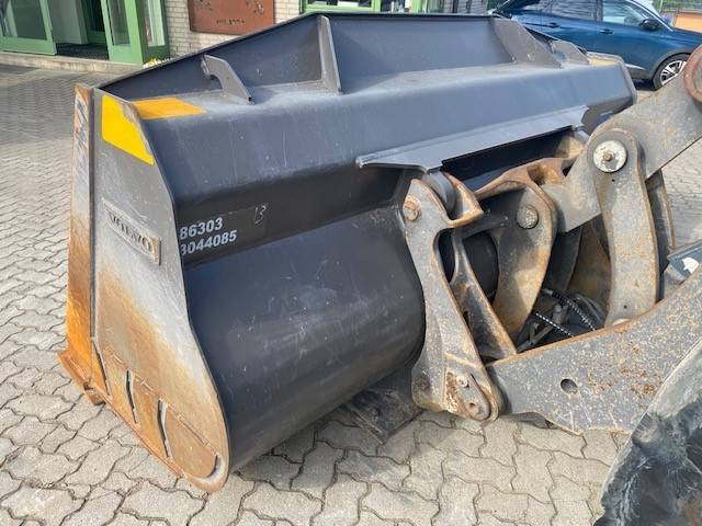 Колесен товарач Volvo L 90 H MIETE / RENTAL (12002215): снимка 10
