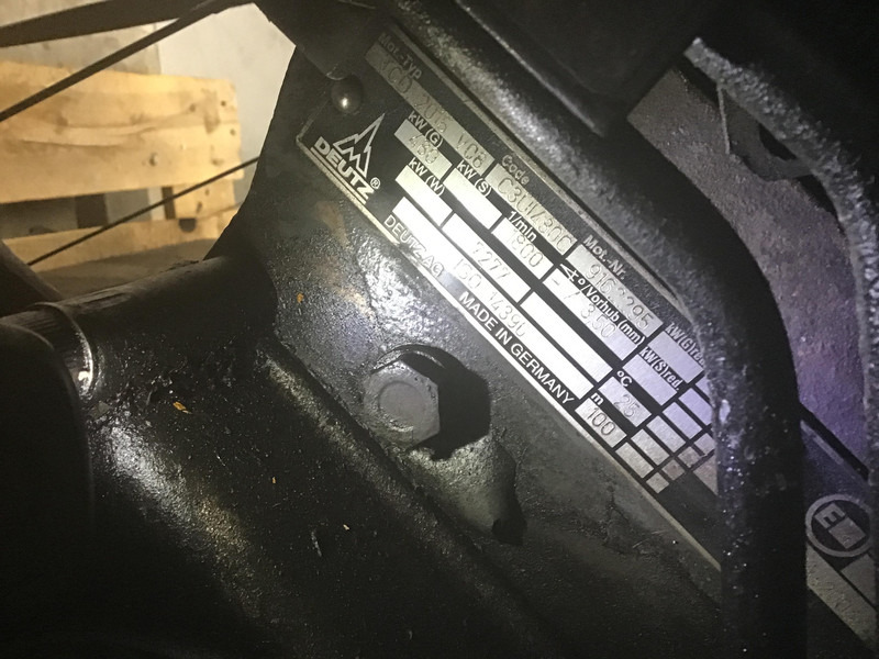 Строителна техника Deutz TCD2015 V8 FOR PARTS: снимка 6