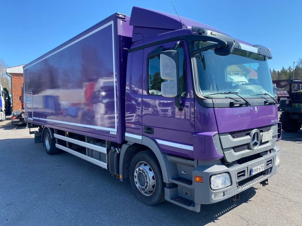 Mercedes-Benz Actros 1832 - Камион фургон: снимка 2 Mercedes-Benz Actros 1832 - Камион фургон: снимка 2