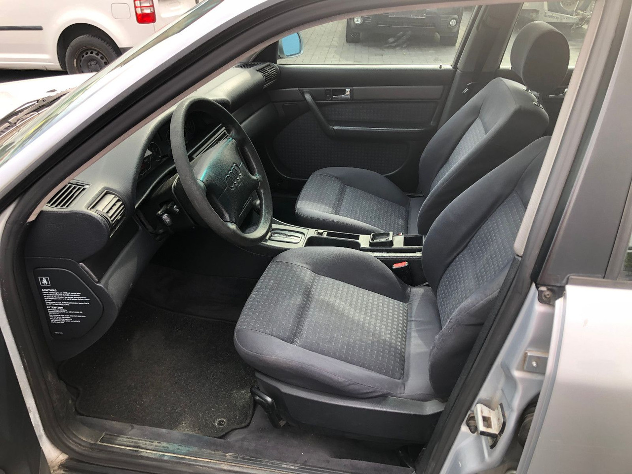 Седан Audi A6 C4 1.8 Auto: снимка 13