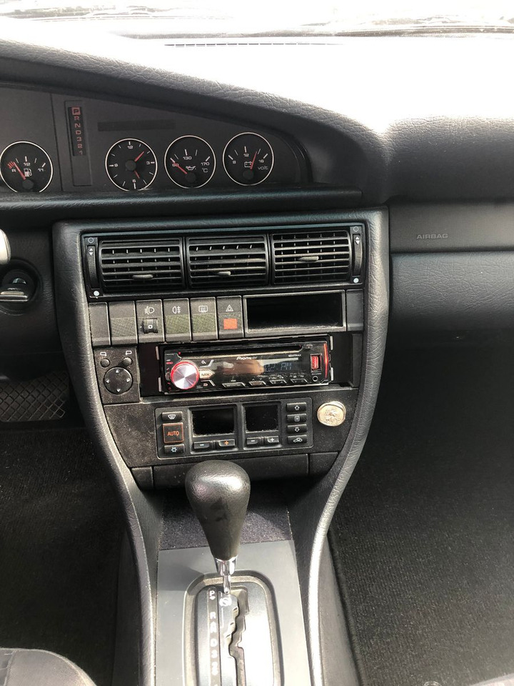 Седан Audi A6 C4 1.8 Auto: снимка 10
