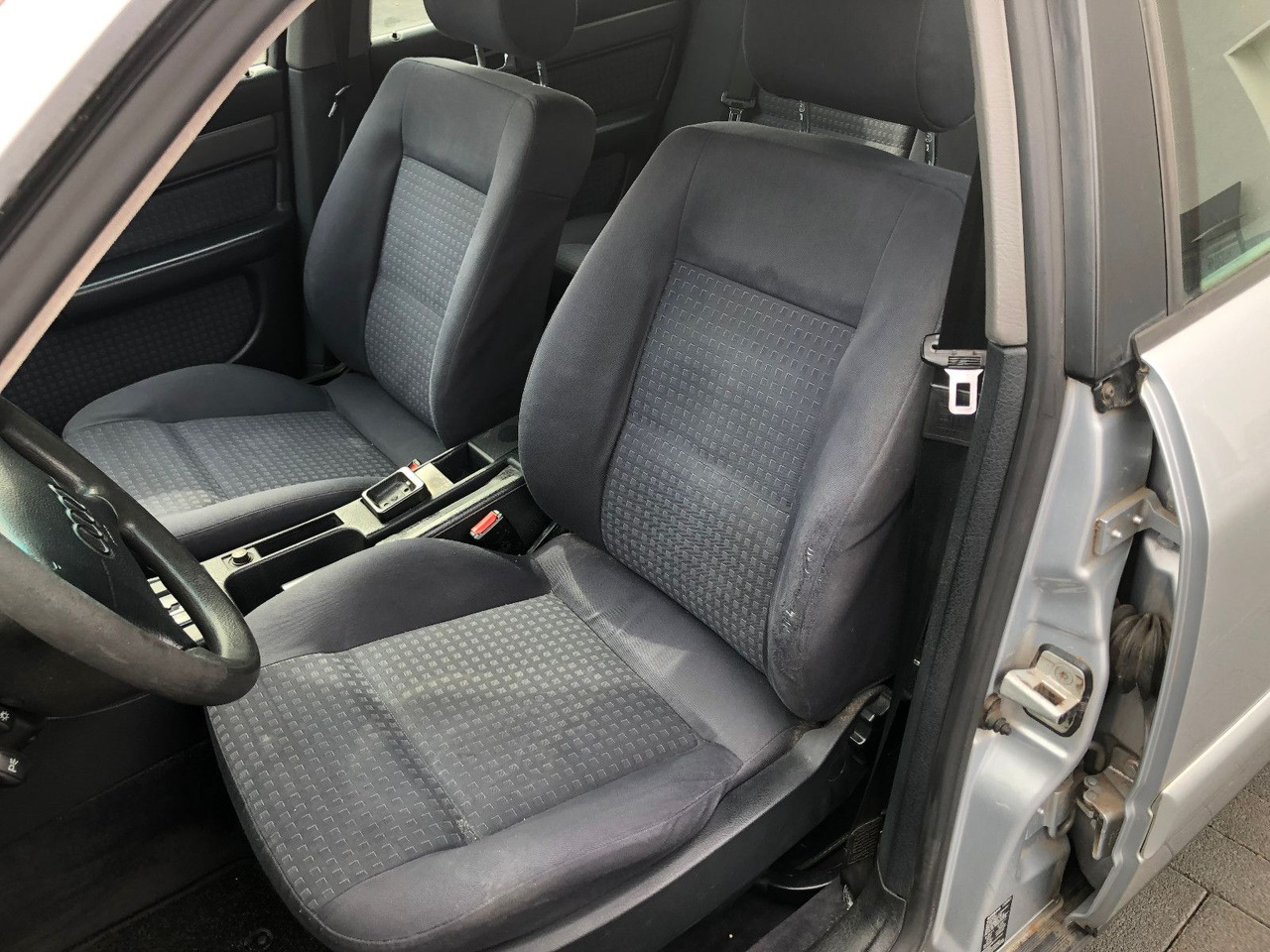 Седан Audi A6 C4 1.8 Auto: снимка 14