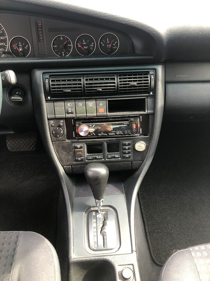Седан Audi A6 C4 1.8 Auto: снимка 11