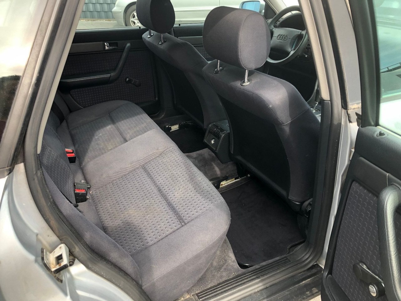 Седан Audi A6 C4 1.8 Auto: снимка 16