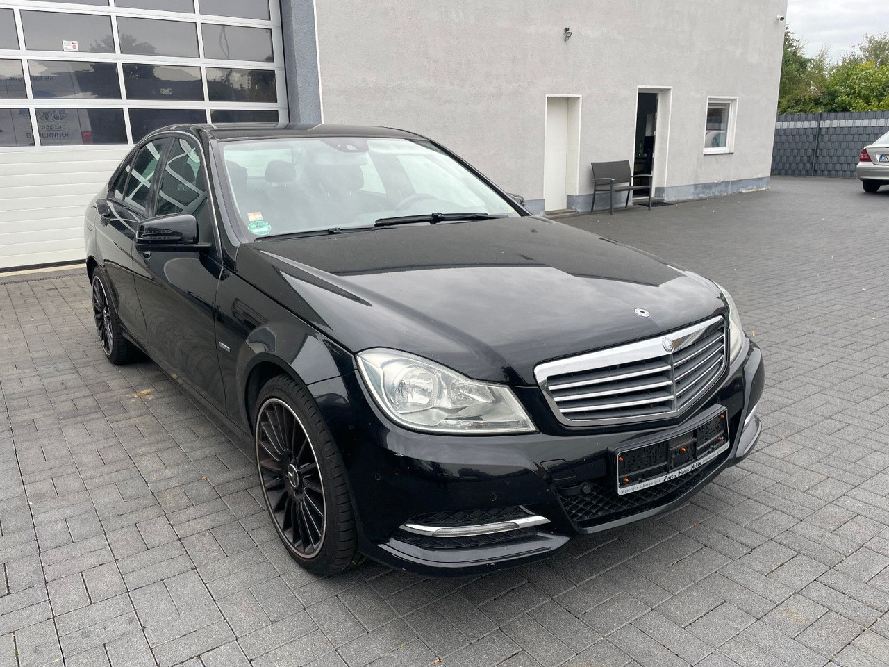 Mercedes-Benz C 180 C -Klasse Lim. C 180 CGI BlueEfficiency - Седан: снимка 1 Mercedes-Benz C 180 C -Klasse Lim. C 180 CGI BlueEfficiency - Седан: снимка 1